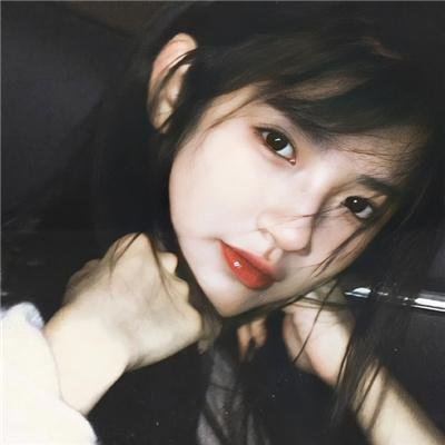 茜色少女